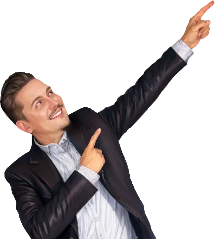Ein lachender Mann zeigt mir beiden Fingern nach rechts oben.